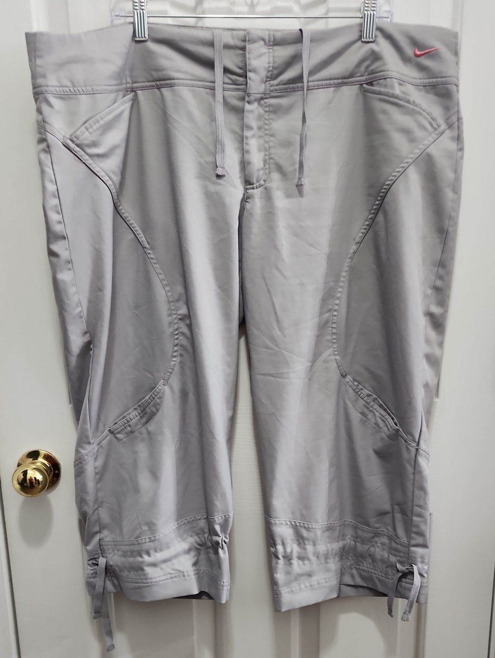 Nike women’s gray cropped utility capri pants size 2X (20-22)